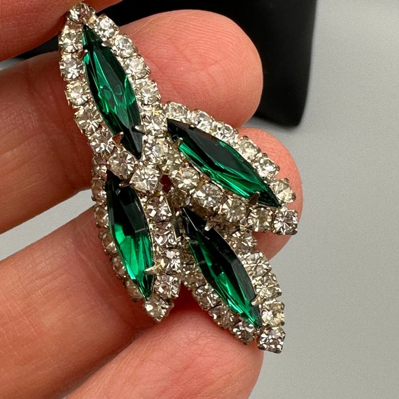 Green Rhinestone Marquis Pierced Earrings Vintage Unsigned - Picture 2 of 6